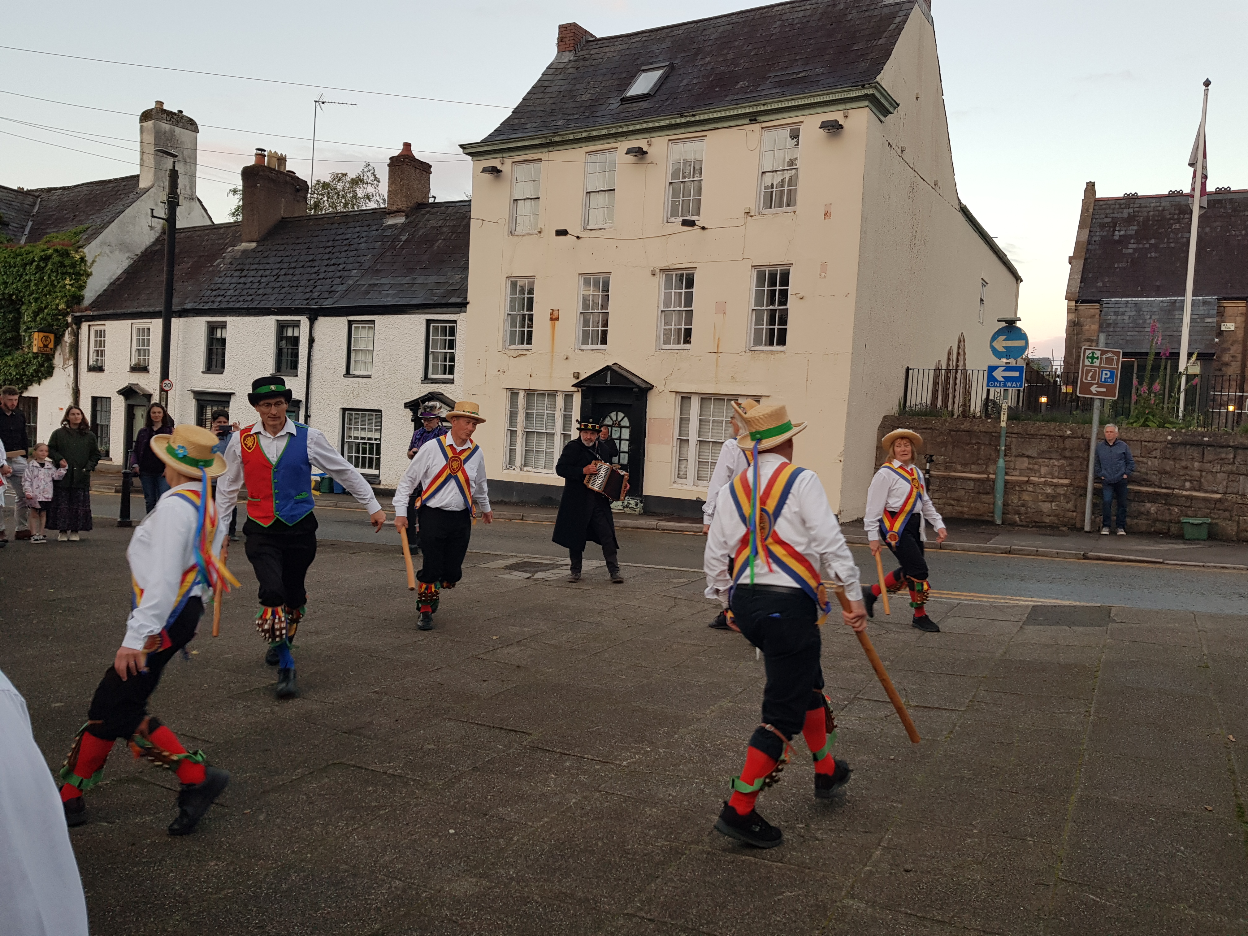 picture of dancing at 3 Tuns