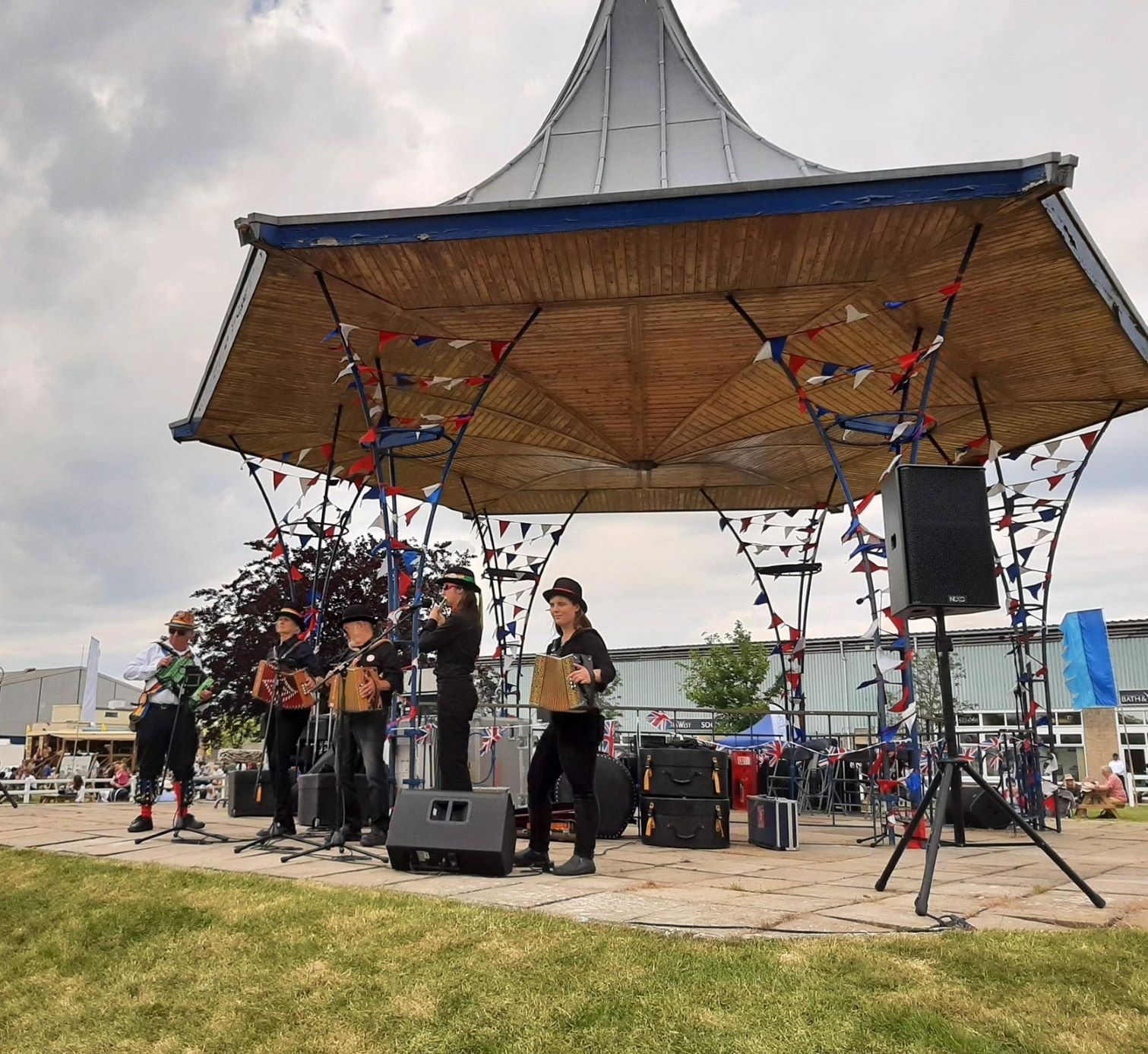 picture of bandstand at B&W