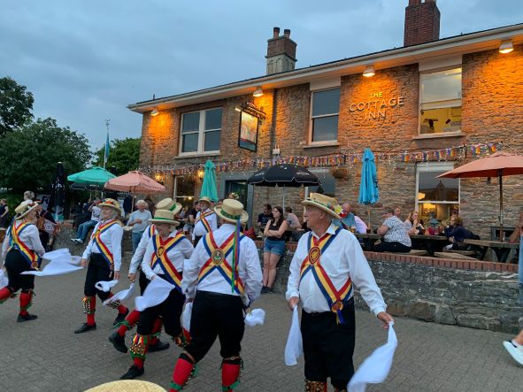 picture of dancing at cottage